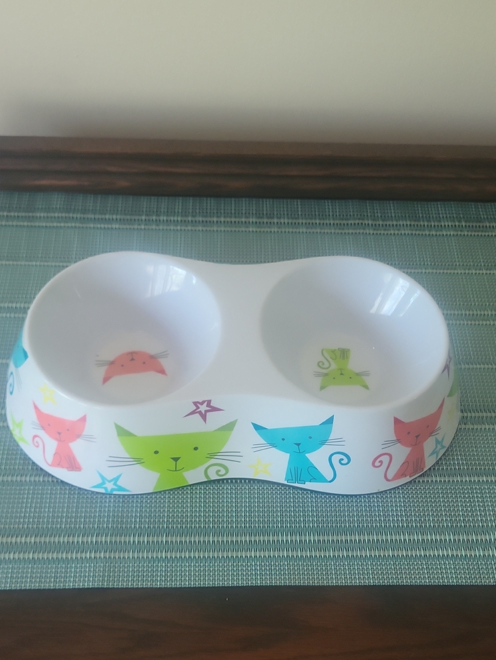 Melamine Cat Double Feeding Bowl with Colorful Cat Pattern. - Picture 1 of 4